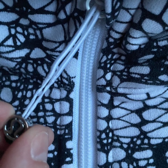 Lululemon Scuba hoodie zipup Nesting Black Bird / Ghost size 4 - Picture 11 of 11